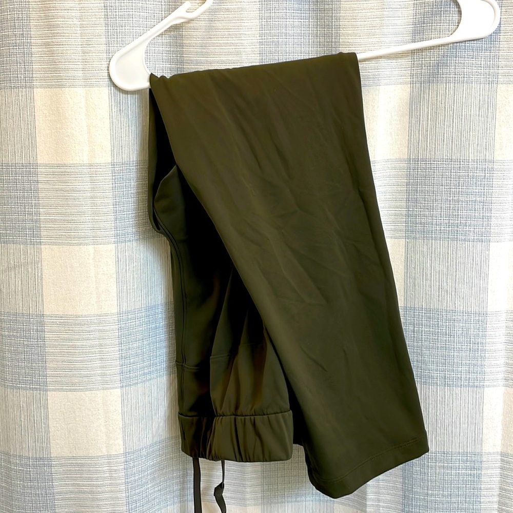 Lululemon On the Fly 7/8 pants
